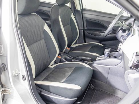 Used 2021 Nissan Versa SV image 40