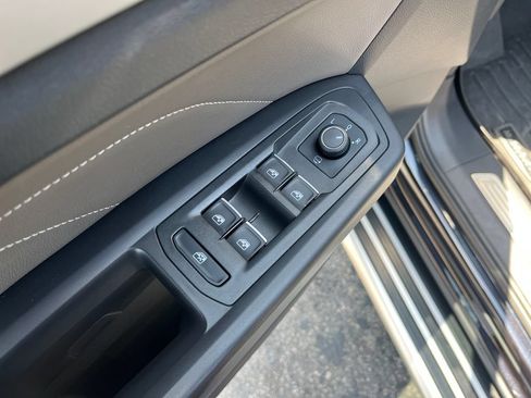Used 2022 Volkswagen Atlas SEL Premium AWD/4WD image 11