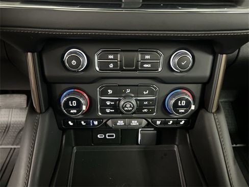 Used 2023 Chevrolet Suburban High Country image 52