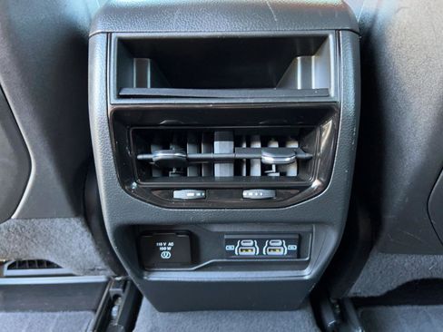 Used 2023 Jeep Grand Cherokee Altitude image 19