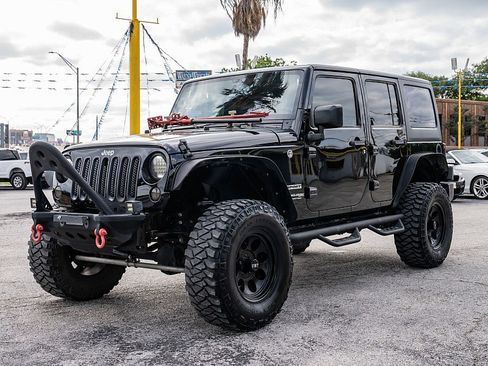 Used 2018 Jeep Wrangler Unlimited Sport S AWD/4WD image 9