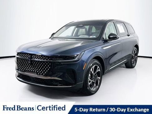 Used 2024 Lincoln Nautilus Premier w/ Equipment Group 102A image 3