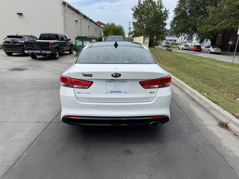 Used 2016 Kia Optima EX w/ Premium Package image 11