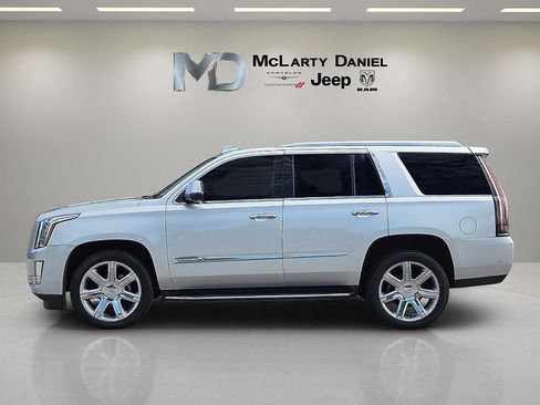Used 2017 Cadillac Escalade Luxury AWD/4WD image 3