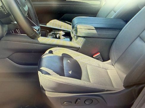 Used 2025 Chevrolet Tahoe Z71 AWD/4WD image 3