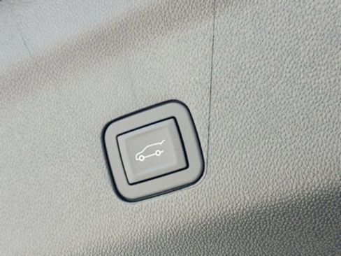 New 2025 Chevrolet Suburban Premier image 19