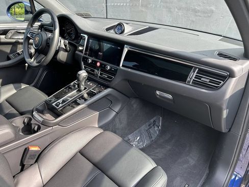 Certified 2026 Porsche Macan AWD/4WD image 24