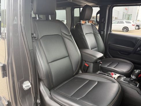Used 2025 Jeep Wrangler Unlimited Sahara w/ Safety Group AWD/4WD image 21