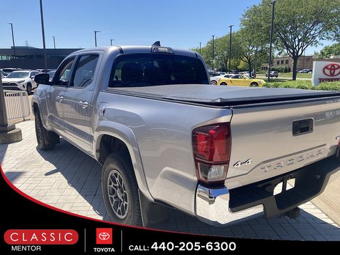Used 2018 Toyota Tacoma SR5 AWD/4WD image 2