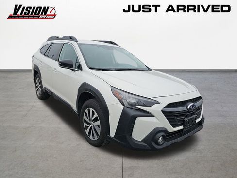 Used 2023 Subaru Outback Premium image 3