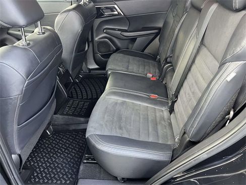 Used 2022 Mitsubishi Outlander SE image 25