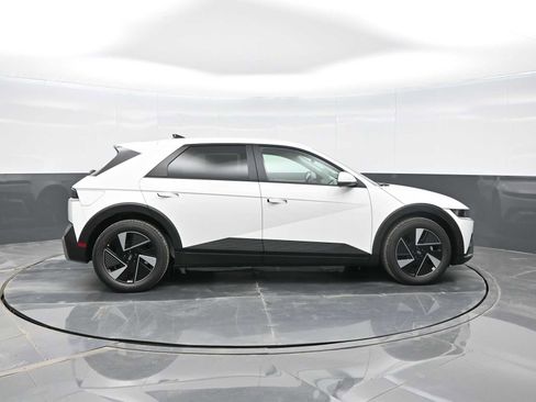New 2025 Hyundai Ioniq 5 SE image 9