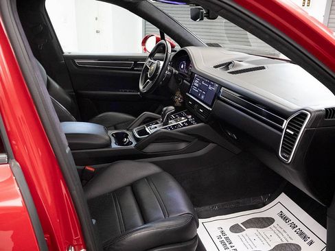 Used 2021 Porsche Cayenne GTS AWD/4WD image 17