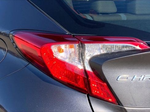 Used 2021 Toyota C-HR XLE image 26