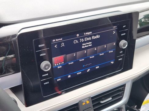 New 2025 Volkswagen Taos SE image 17