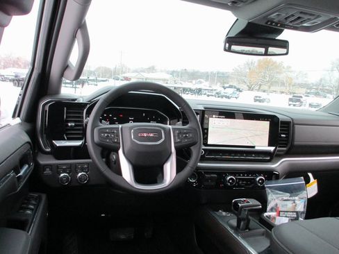 New 2026 GMC Sierra 1500 SLT w/ SLT Convenience Package image 17
