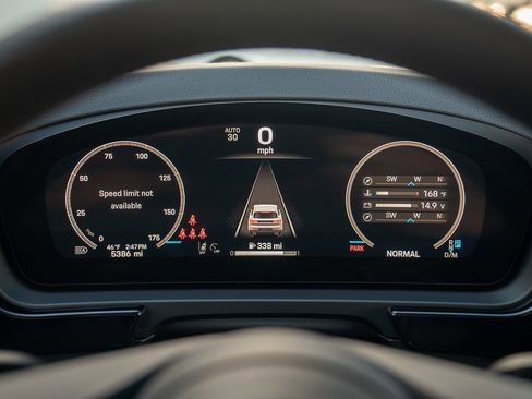 Used 2025 Porsche Cayenne image 14