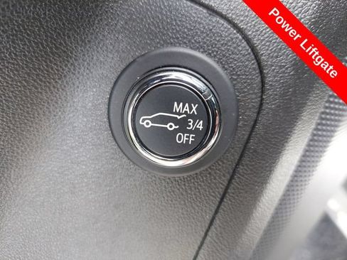 Used 2023 GMC Acadia SLE w/ Driver Convenience Package FWD image 17