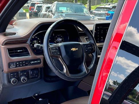 Used 2024 Chevrolet Suburban High Country w/ Advanced Technology Package AWD/4WD image 13