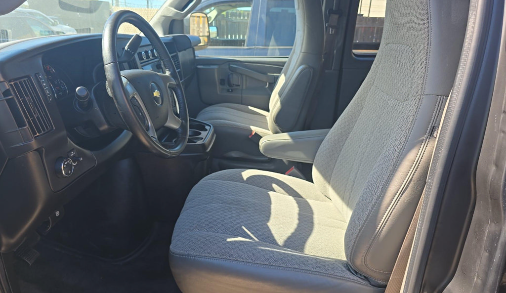 Used 2017 Chevrolet Express 3500 LT w/ LT Preferred Equipment Group RWD image 6