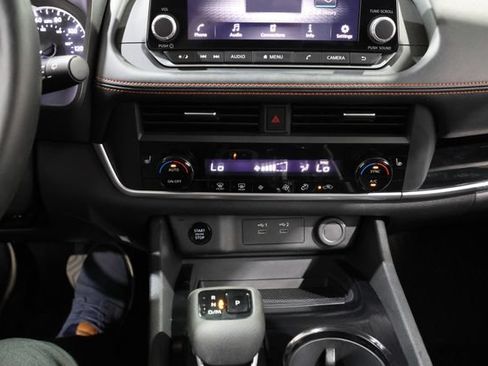 Certified 2025 Nissan Rogue SV AWD/4WD image 23