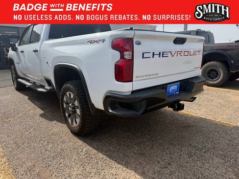 Used 2022 Chevrolet Silverado 2500 Custom w/ Custom Value Package AWD/4WD image 7
