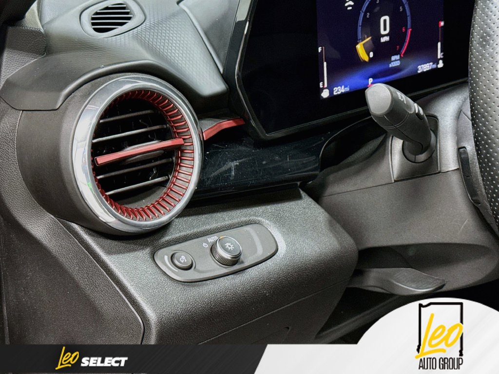 Used 2024 Chevrolet Trax RS w/ Sunroof Package FWD image 13