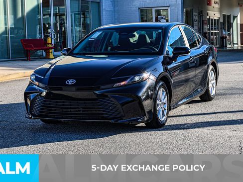 Used 2025 Toyota Camry LE image 4