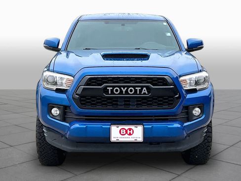 Used 2017 Toyota Tacoma TRD Sport w/ Tow Package RWD image 4