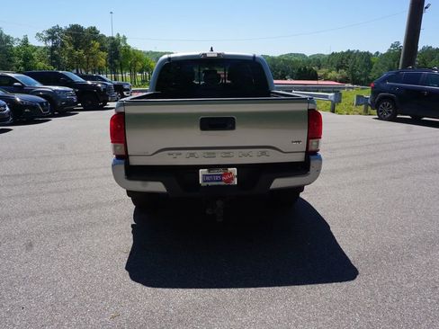 Used 2017 Toyota Tacoma TRD Sport w/ Tow Package image 18