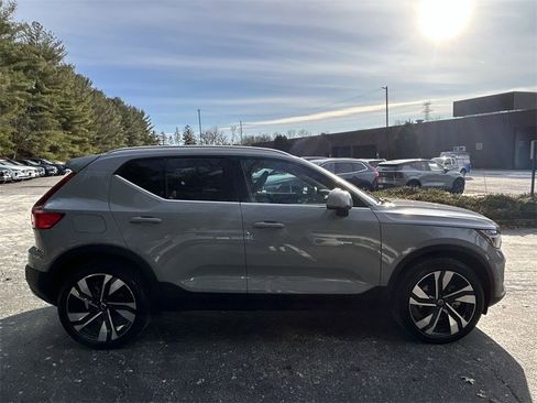Certified 2024 Volvo XC40 B5 Plus w/ Protection Package Premier image 9