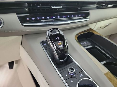 Certified 2022 Cadillac Escalade Premium Luxury Platinum image 30