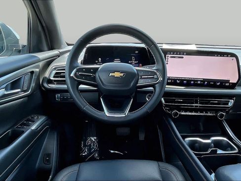 Used 2025 Chevrolet Traverse LT AWD/4WD image 6
