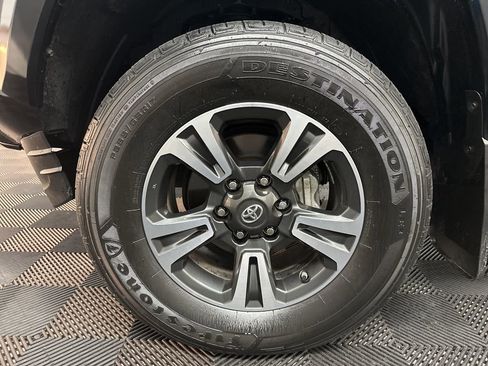 Used 2019 Toyota Tacoma TRD Sport AWD/4WD image 40