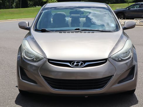 Used 2016 Hyundai Elantra SE FWD image 2