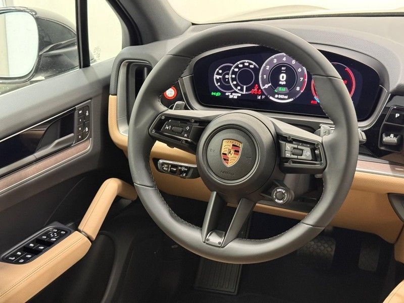 Used 2026 Porsche Cayenne E-Hybrid AWD/4WD image 16