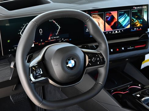 Used 2026 BMW 530i w/ Premium Package RWD image 11