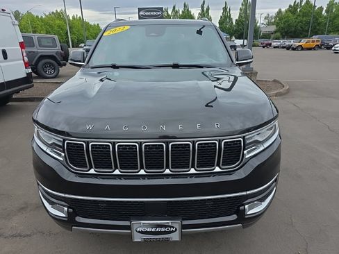 Used 2022 Jeep Wagoneer Series III w/ Premium Group I AWD/4WD image 7