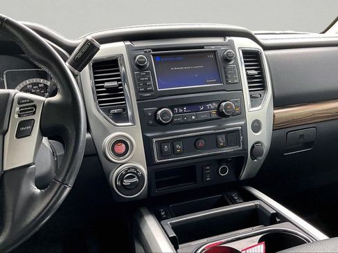Used 2018 Nissan Titan SL AWD/4WD image 11