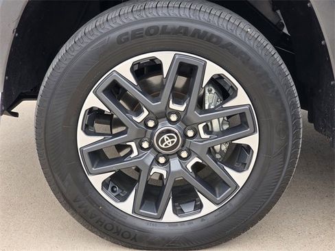 Used 2025 Toyota Tundra Limited image 11