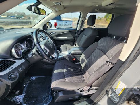 Used 2020 Dodge Journey SE w/ SE Popular Equipment Group image 17