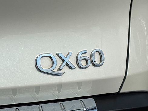 Used 2025 INFINITI QX60 Luxe w/ Lighting Package (N94) FWD image 11