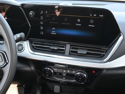 Used 2024 Chevrolet Trax LT image 17