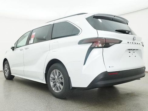 New 2026 Toyota Sienna XLE FWD image 34
