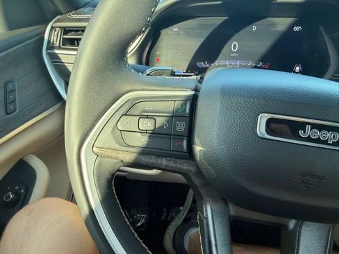 Used 2023 Jeep Grand Cherokee L Limited w/ Luxury Tech Group II AWD/4WD image 19