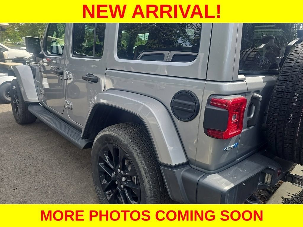 Used 2021 Jeep Wrangler Unlimited Sahara w/ Cold Weather Group AWD/4WD image 5