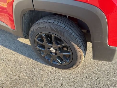 Used 2022 Jeep Renegade Latitude w/ Convenience Group image 3