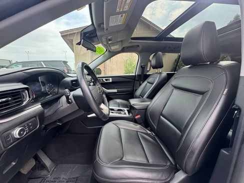 Used 2022 Ford Explorer XLT AWD/4WD image 19
