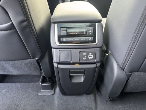 New 2025 Subaru Ascent Limited image 34