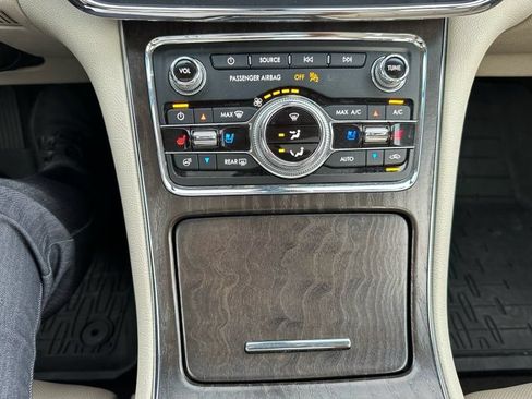 Used 2019 Lincoln Continental Select w/ Continental Climate Package AWD/4WD image 23